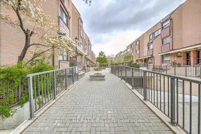Condo Townhouse in Toronto