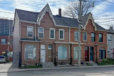 Att/Row/Townhouse in Toronto
