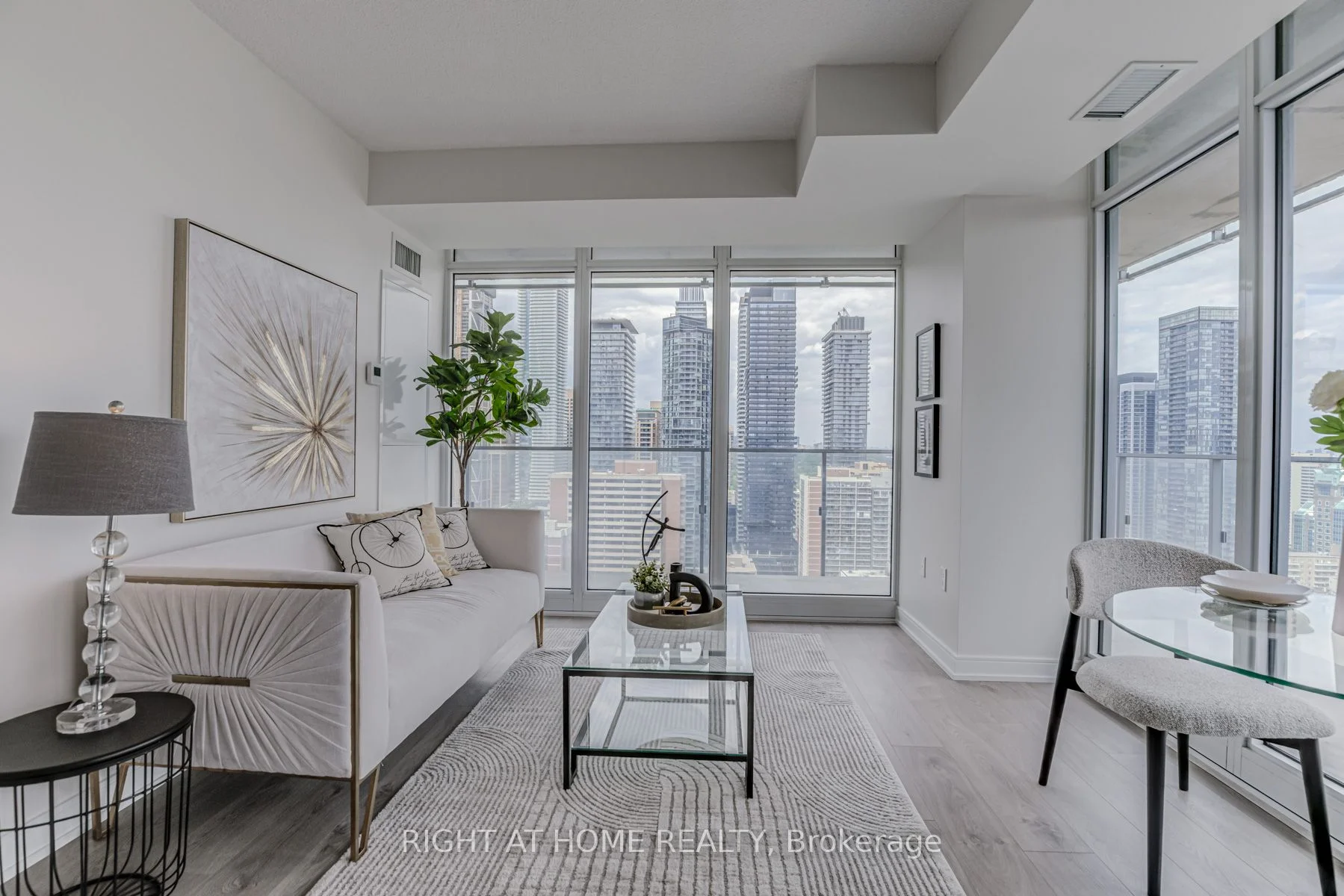 50 Wellesley Street E 3604, Toronto C08, ON M4Y 1G2