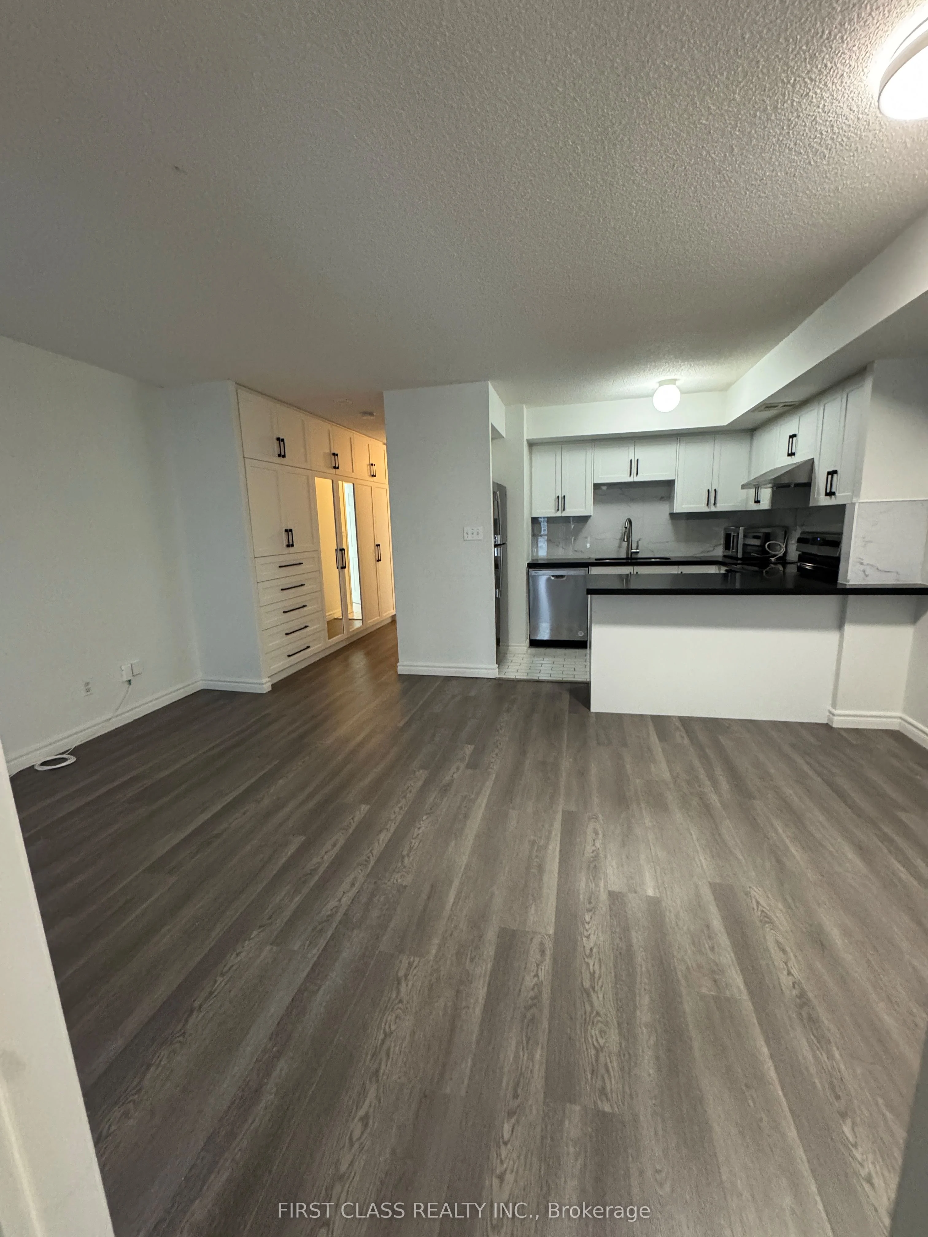 25 The Esplanade Avenue 801, Toronto C08, ON M5E 1W5