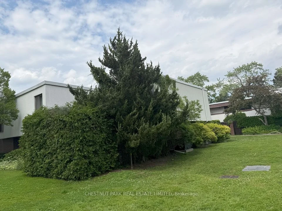 390 Woodsworth Road 24, Toronto C12, ON M2L 2T9