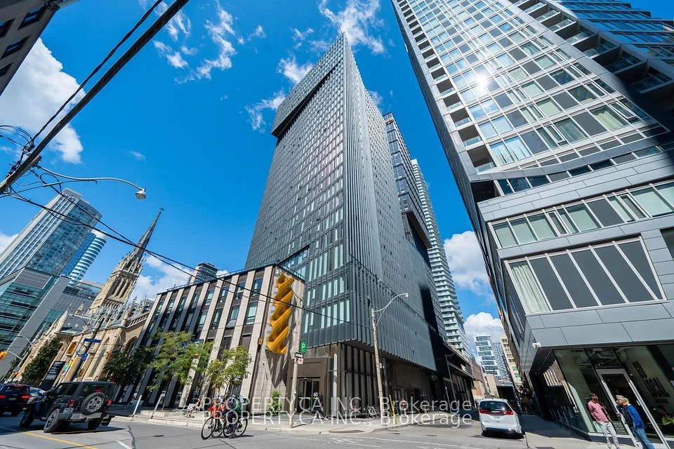 60 Shuter Street 602, Toronto C08, On M5b 0b7
