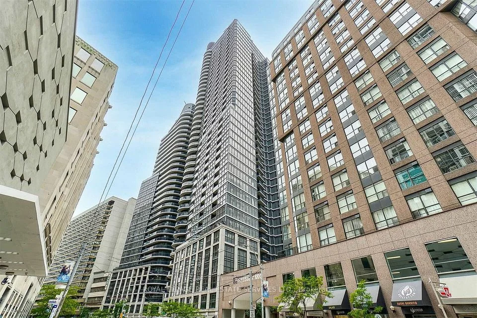 21 Carlton Street 4101, Toronto C08, ON M5B 1L2