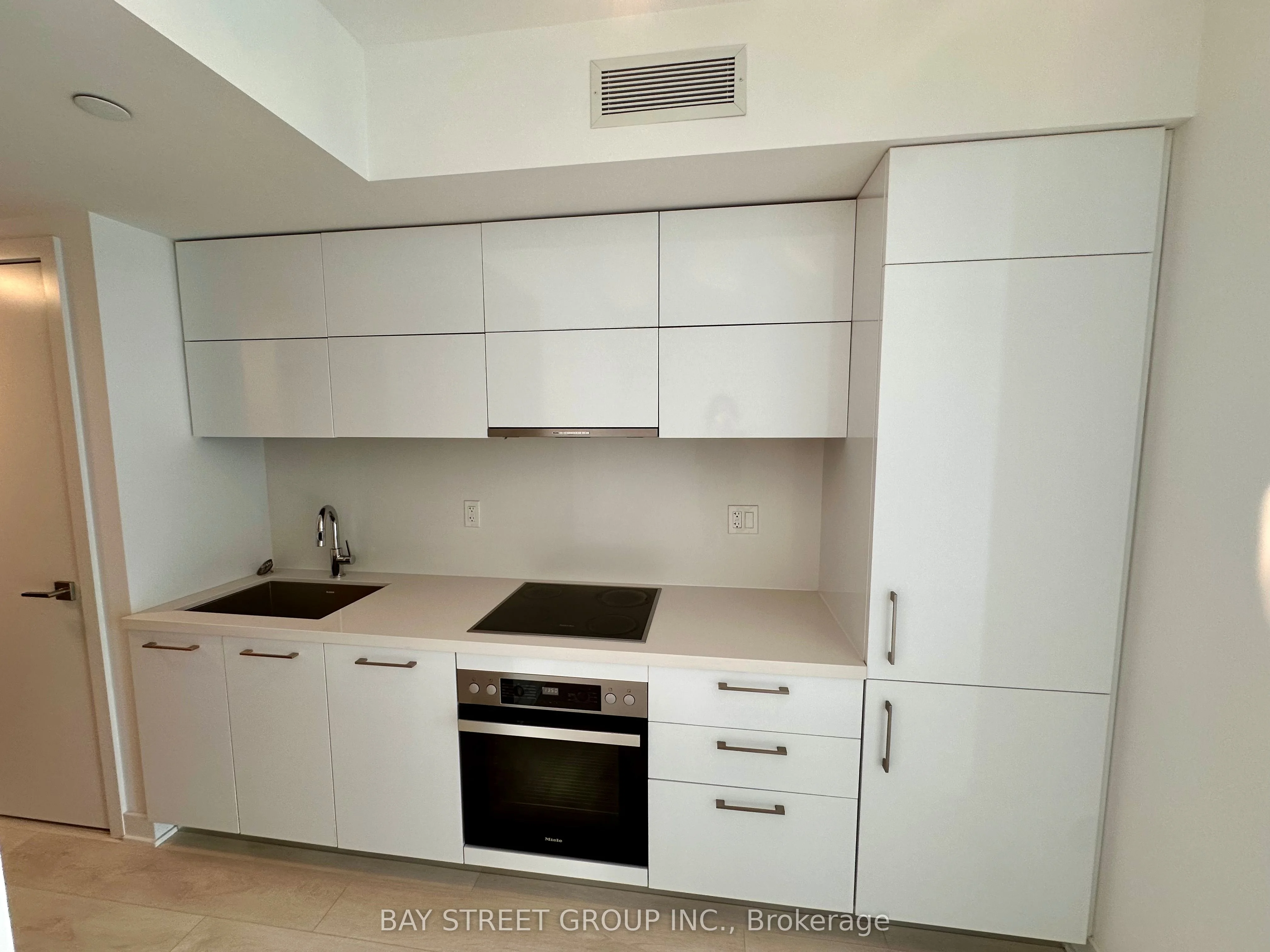 188 Cumberland Street 1411, Toronto C02, ON M5R 0B6