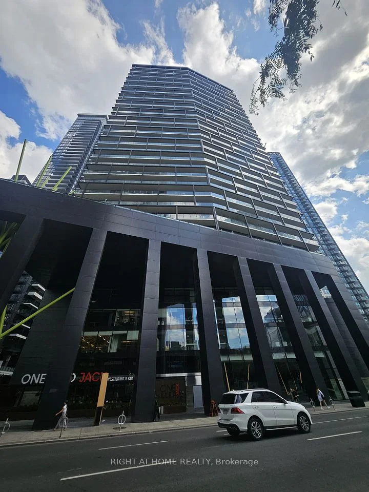125 Peter Street 3505, Toronto C01, On M5v 2g9