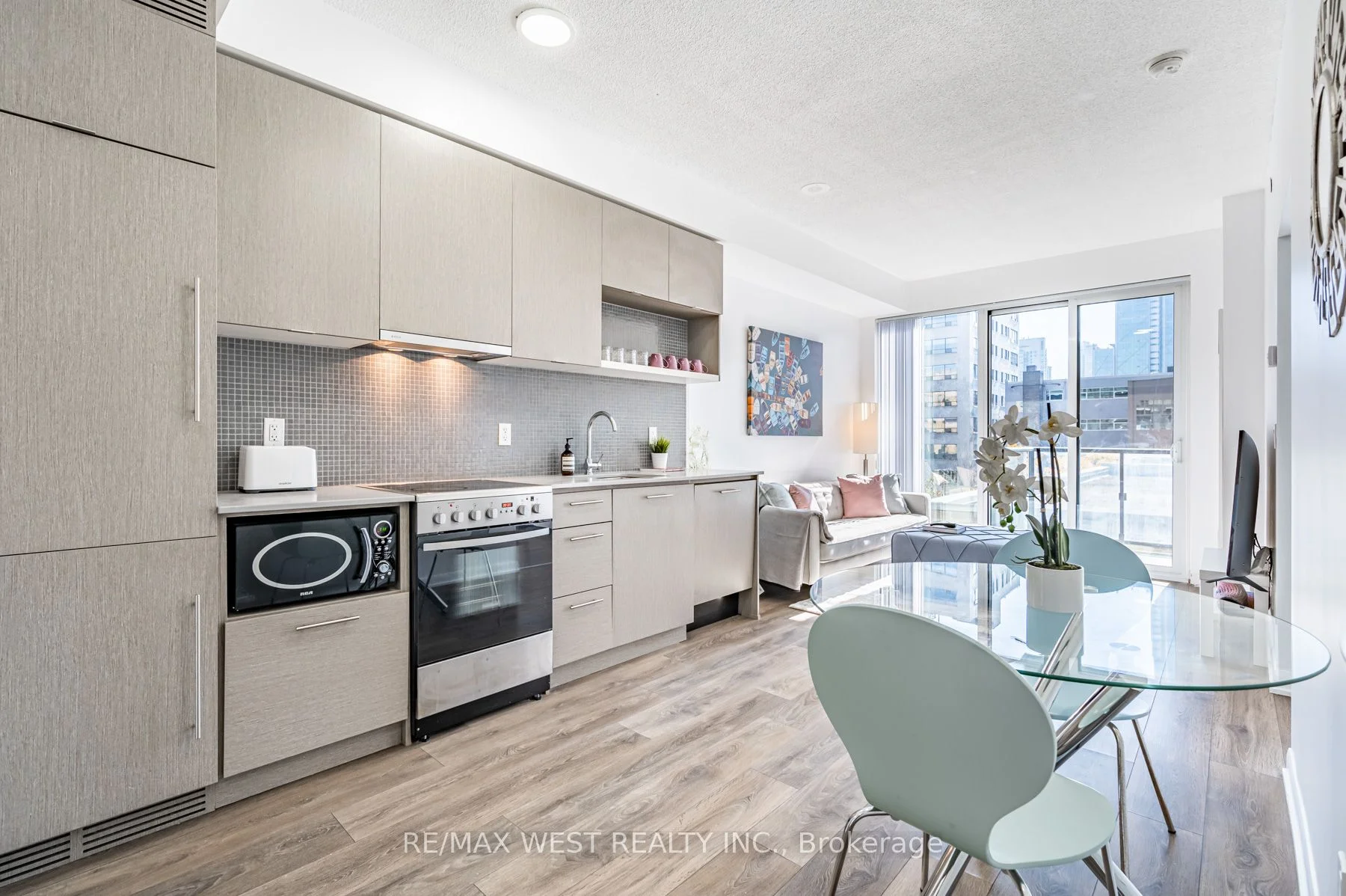 435 Richmond Street W 409, Toronto C01, ON M5V 0N3