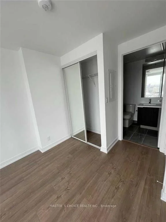 203 College Street 2705, Toronto C01, ON M5T 0C8