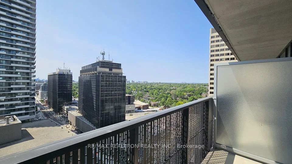 8 Eglinton Avenue 1201, Toronto C10, ON M4P 0C1