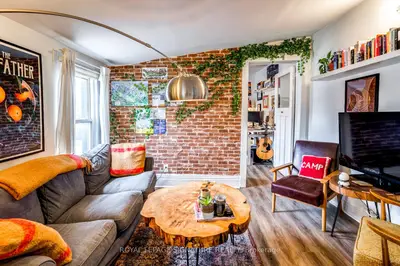 Upper Level in Toronto
