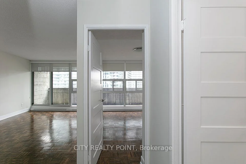 33 Isabella Street 1207, Toronto C08, ON M4Y 2P7
