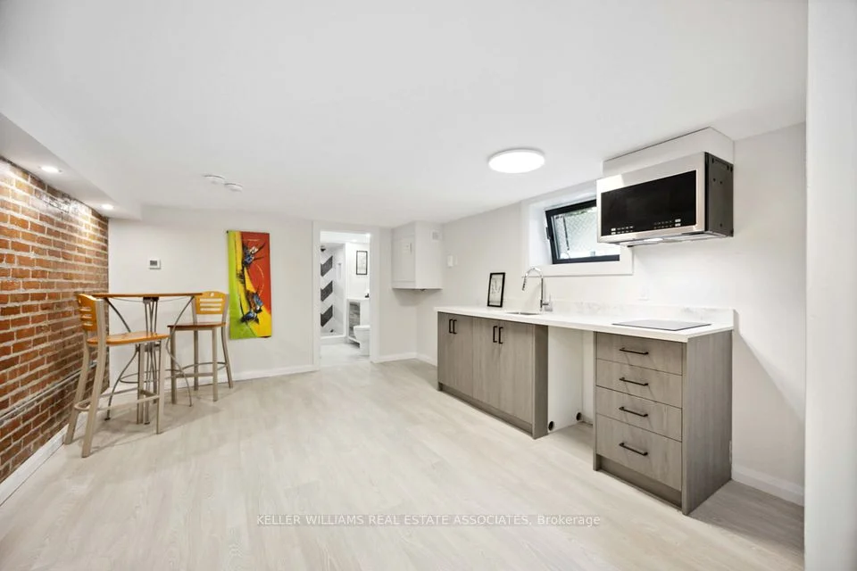 27 Glen Elm Avenue 5, Toronto C09, ON M4T 1T9