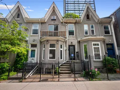 Triplex in Toronto