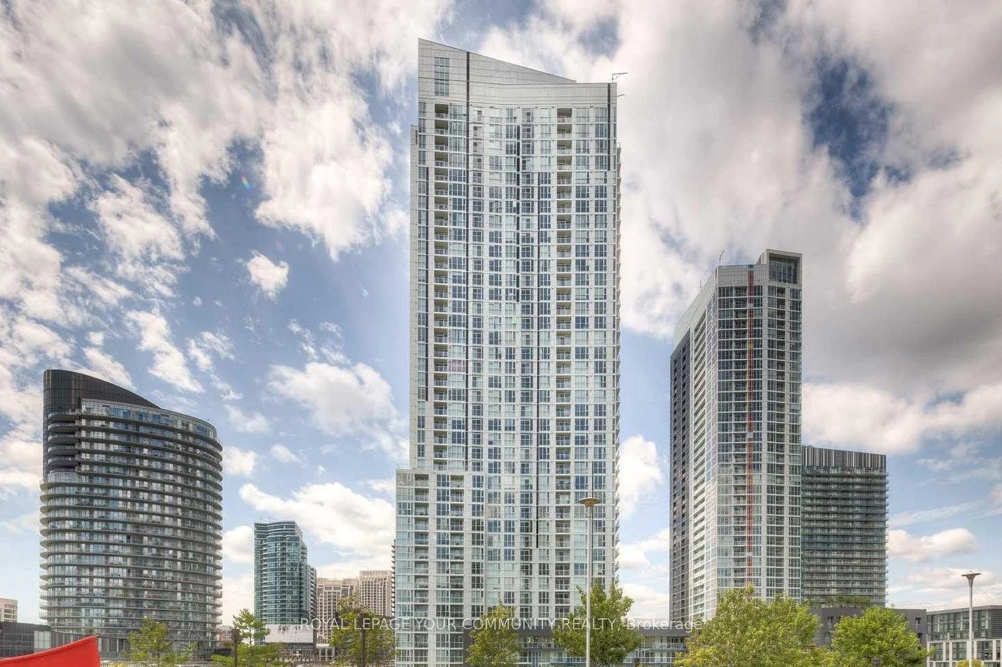 85 Queens Wharf Road 902, Toronto C01, ON M5V 0J9