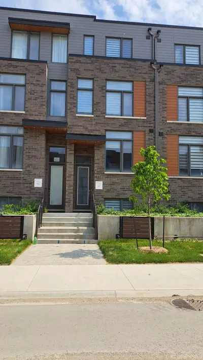 Att/Row/Townhouse in Toronto