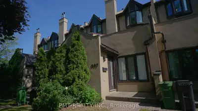 Att/Row/Townhouse in Toronto