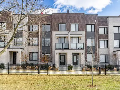Att/Row/Townhouse in Toronto