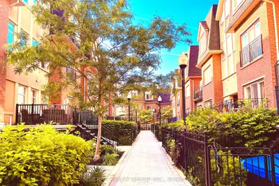 Condo Townhouse in Toronto