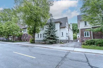 Duplex in Toronto