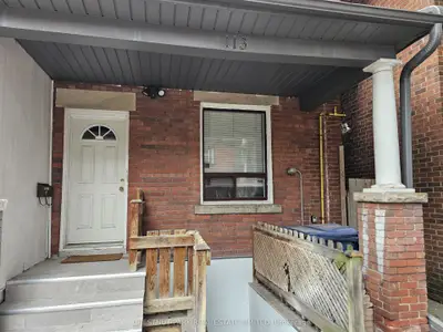 Att/Row/Townhouse in Toronto