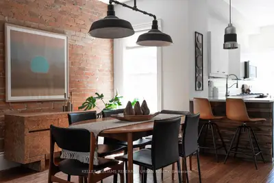 Att/Row/Townhouse in Toronto