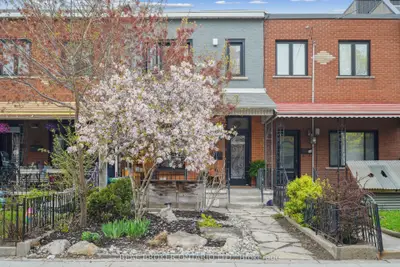 Att/Row/Townhouse in Toronto