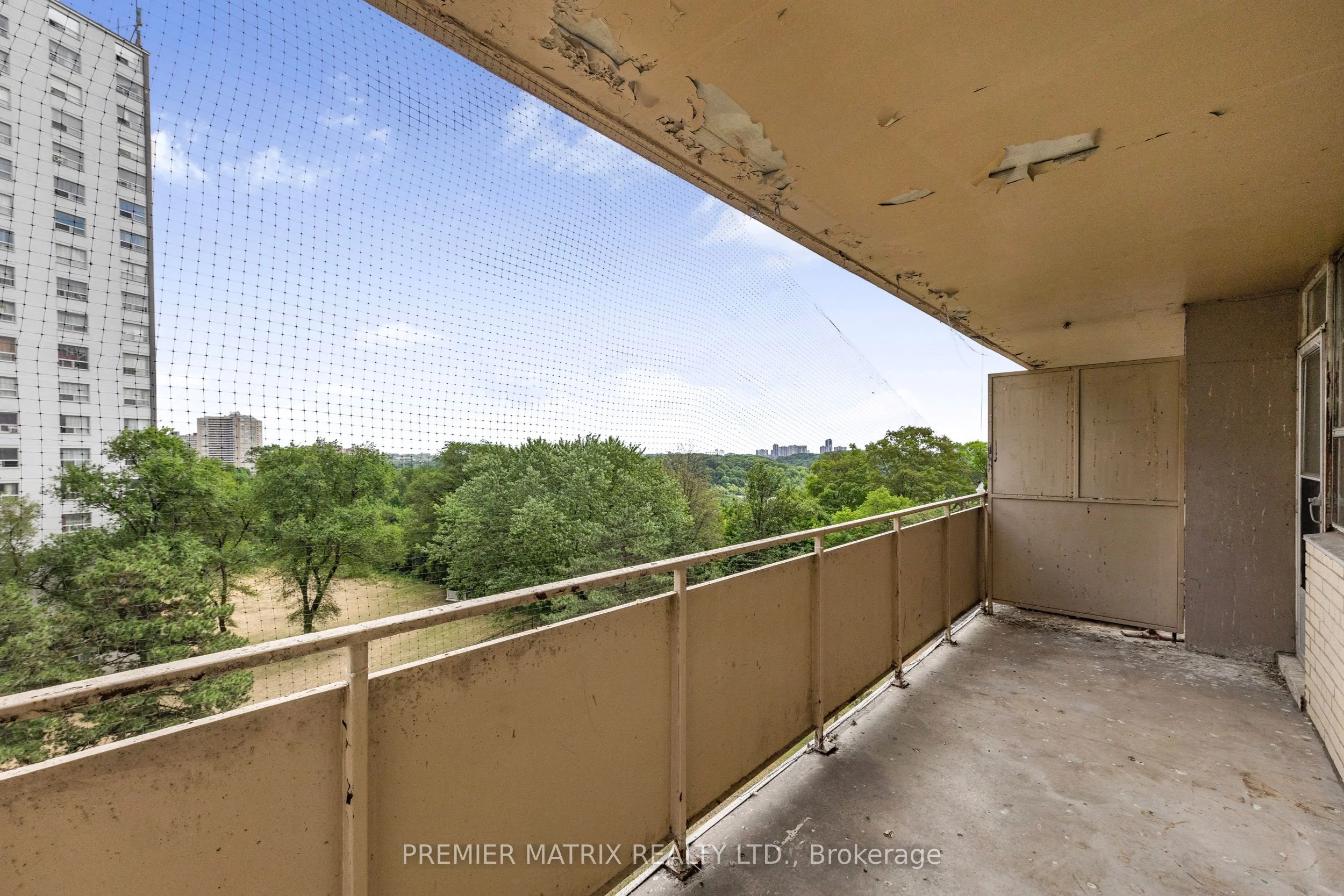 65 Thorncliffe Park Drive 718, Toronto C11, ON M4H 1L2