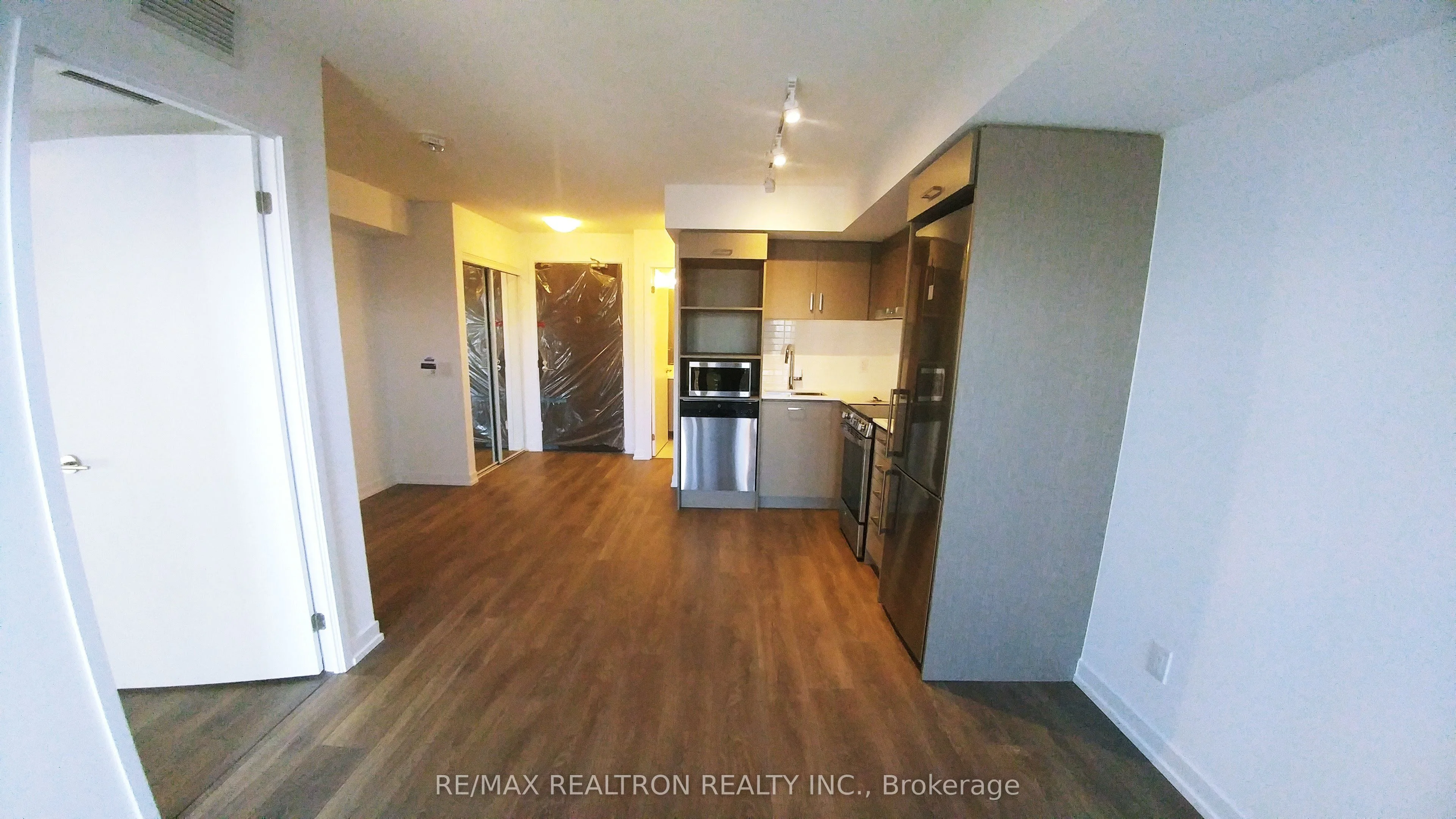 219 Dundas Avenue 1806, Toronto C08, ON M5A 0V1