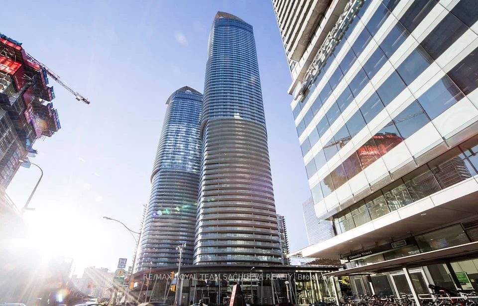 14 York Street 4810, Toronto C01, ON M5J 2Z2