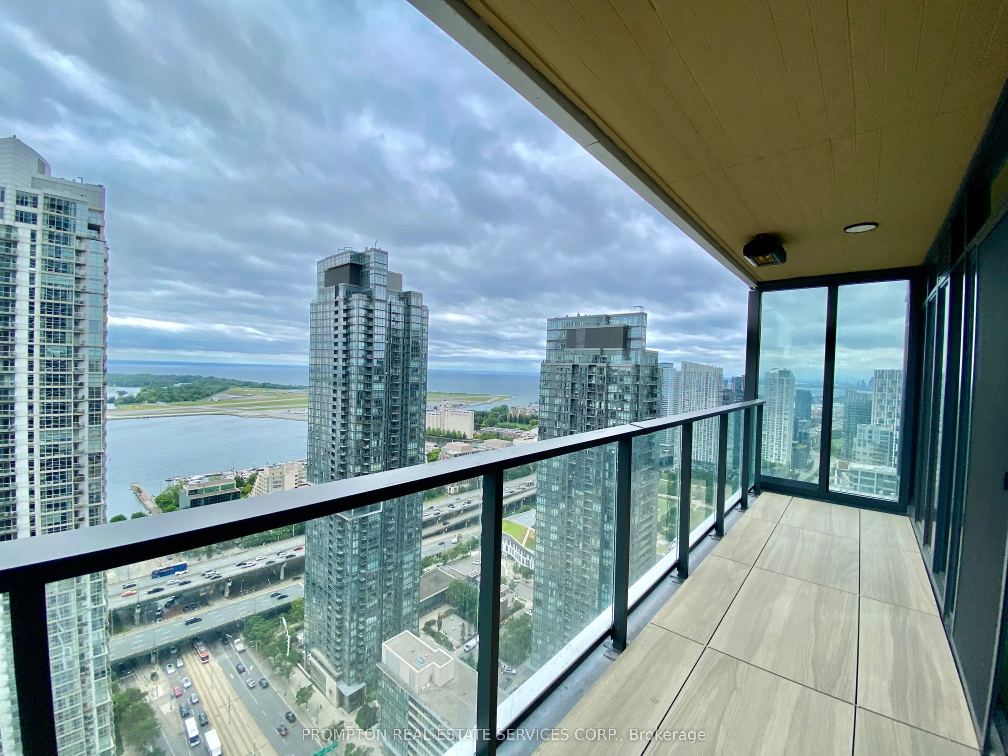 3 CONCORD CITYPLACE Way 4011, Toronto C01, ON M5V 0X4