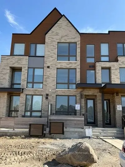 Att/Row/Townhouse in Toronto