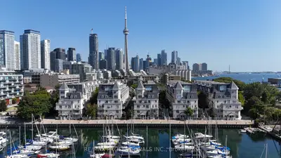 Condo Townhouse in Toronto
