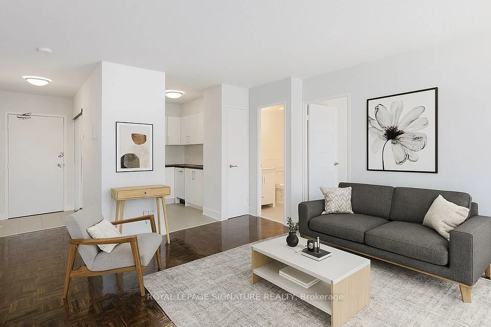 33 Isabella Street 1806, Toronto C08, On M4y 2p7