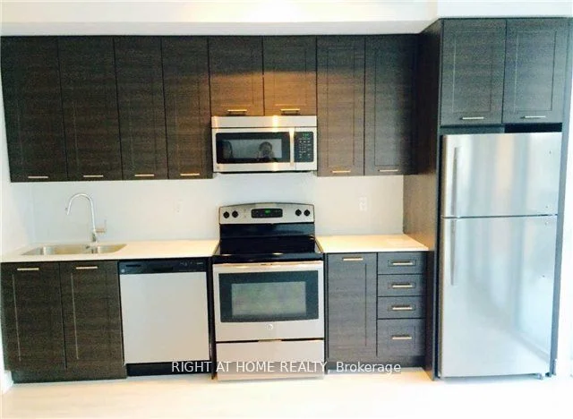 50 Bruyeres Mews 612, Toronto C01, ON M5V 0G8