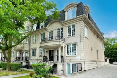 Att/Row/Townhouse in Toronto