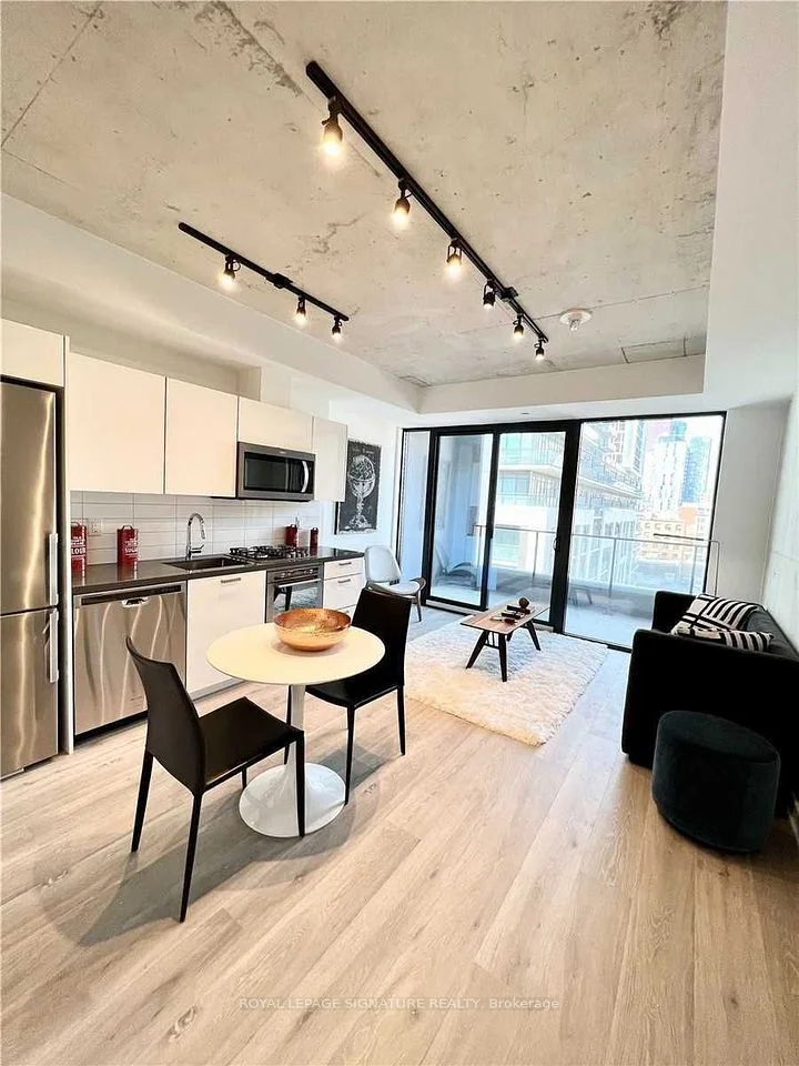 55 Ontario Street 811, Toronto C08, On M5a 0t8