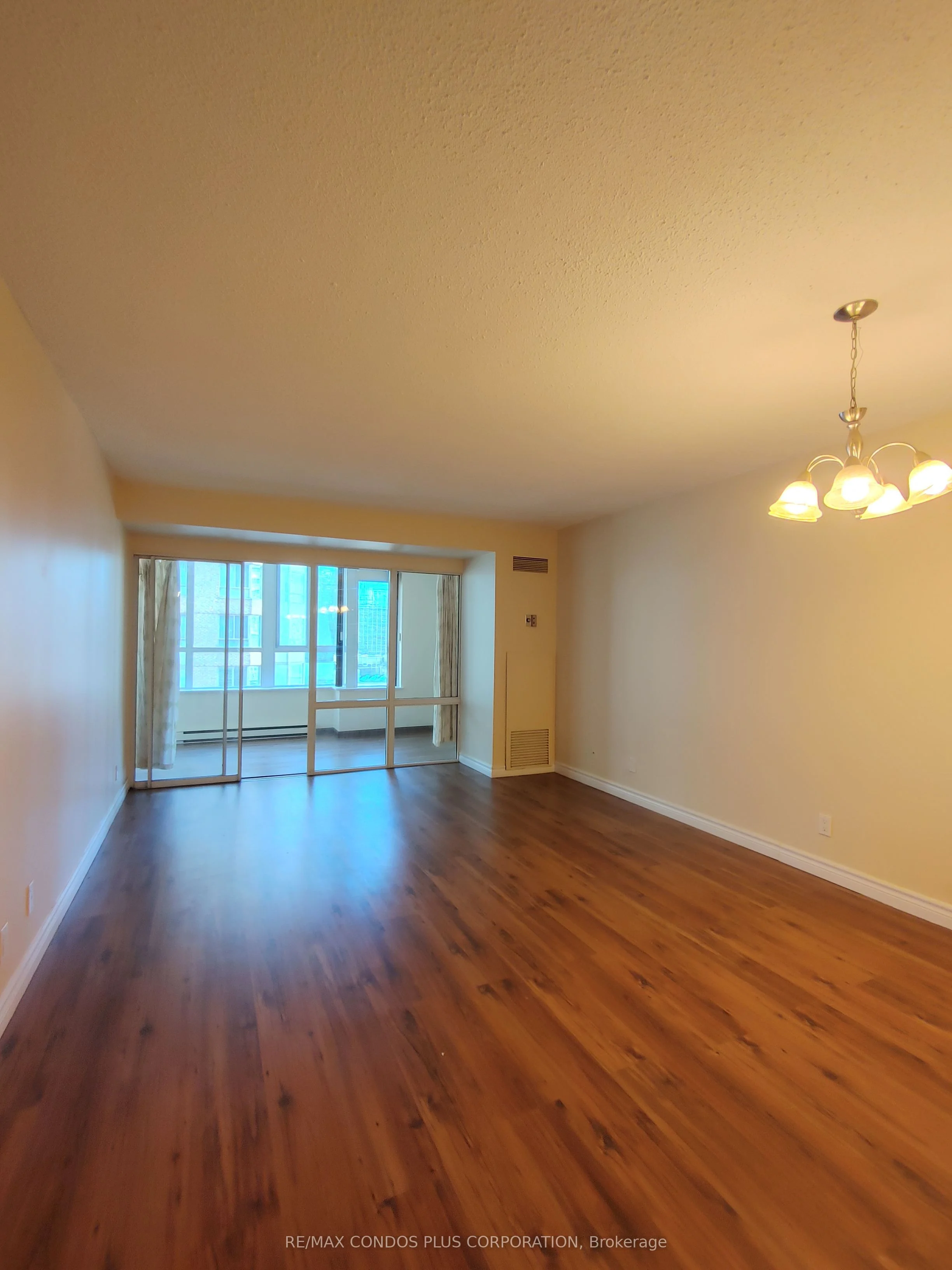 711 Bay Street 1611, Toronto C01, ON M5G 2J8