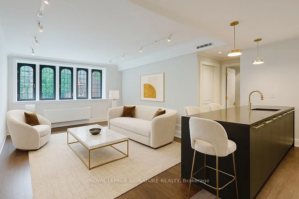 2 Clarendon Avenue 114, Toronto C02, ON M4V 1H9