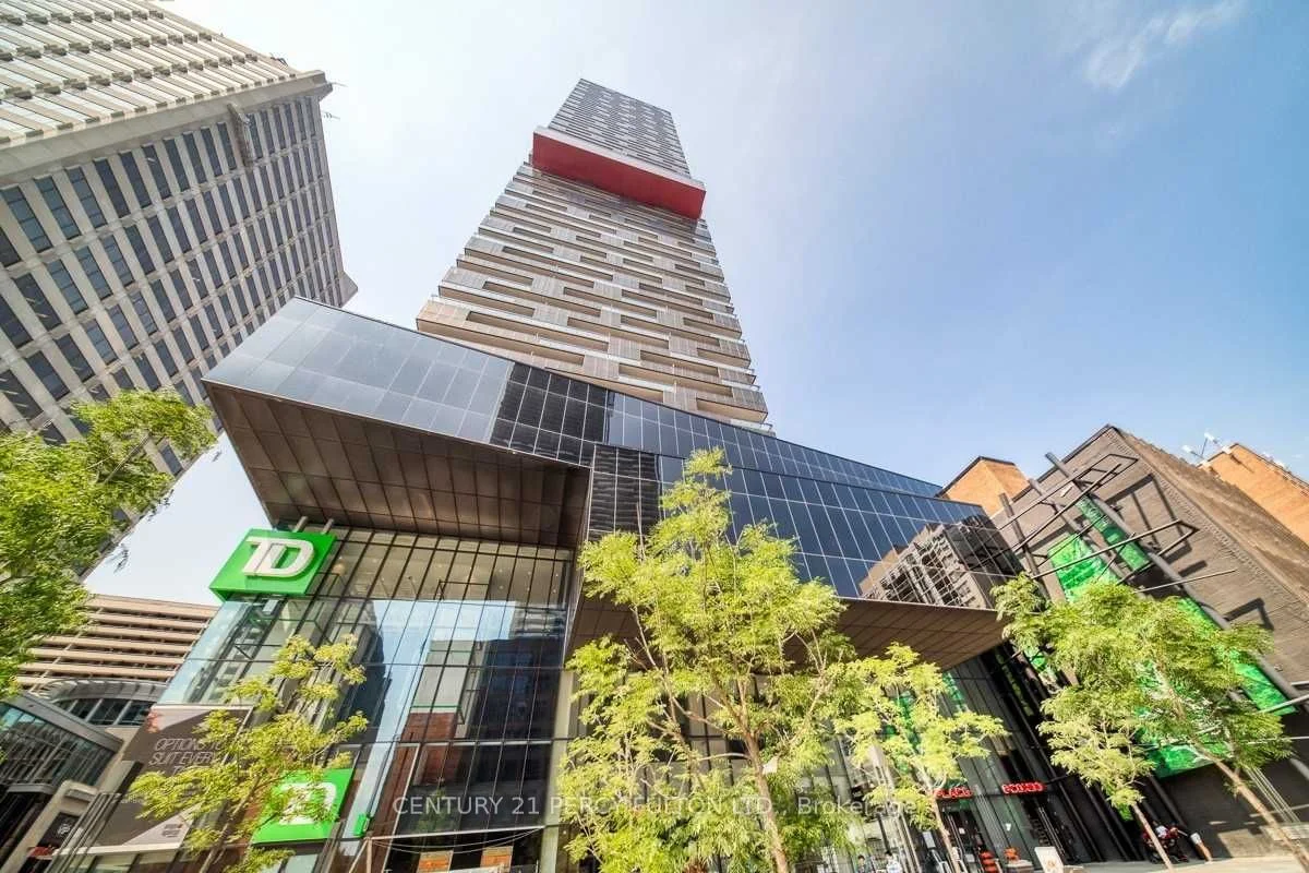 8 Eglinton Avenue E 1303, Toronto C10, ON M4P 0C1