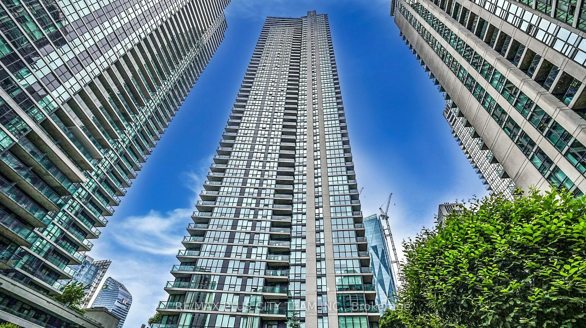 18 Harbour Street 1305, Toronto C01, On M5j 2z6