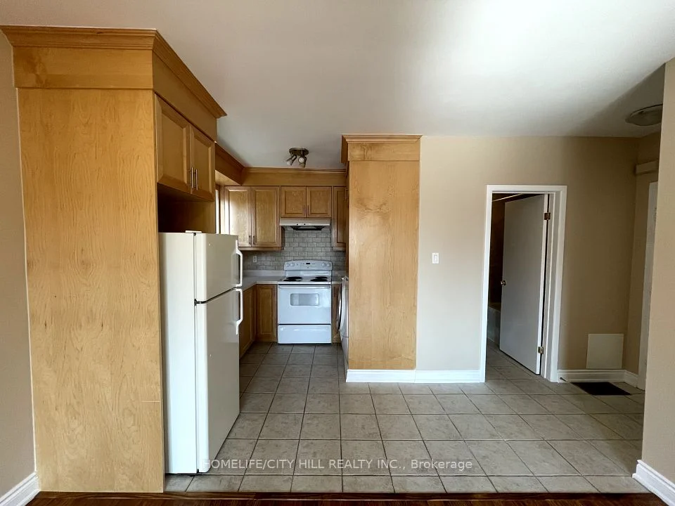 2033 Dufferin Street 2nd Flr Front, Toronto C03, ON M6E 3R3