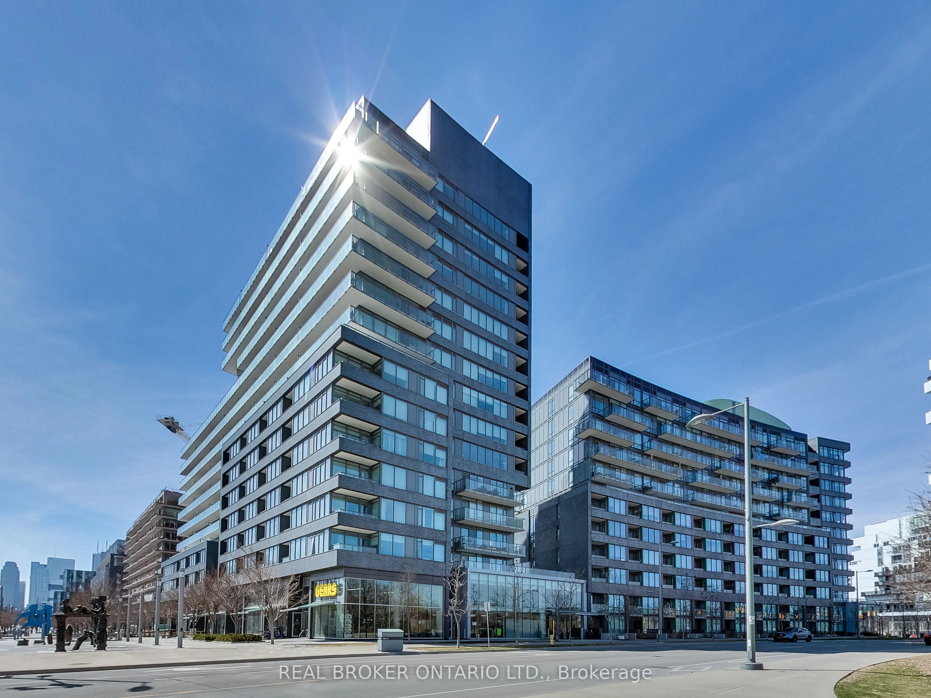 120 Bayview Avenue S1302, Toronto C01, ON M5A 0G4