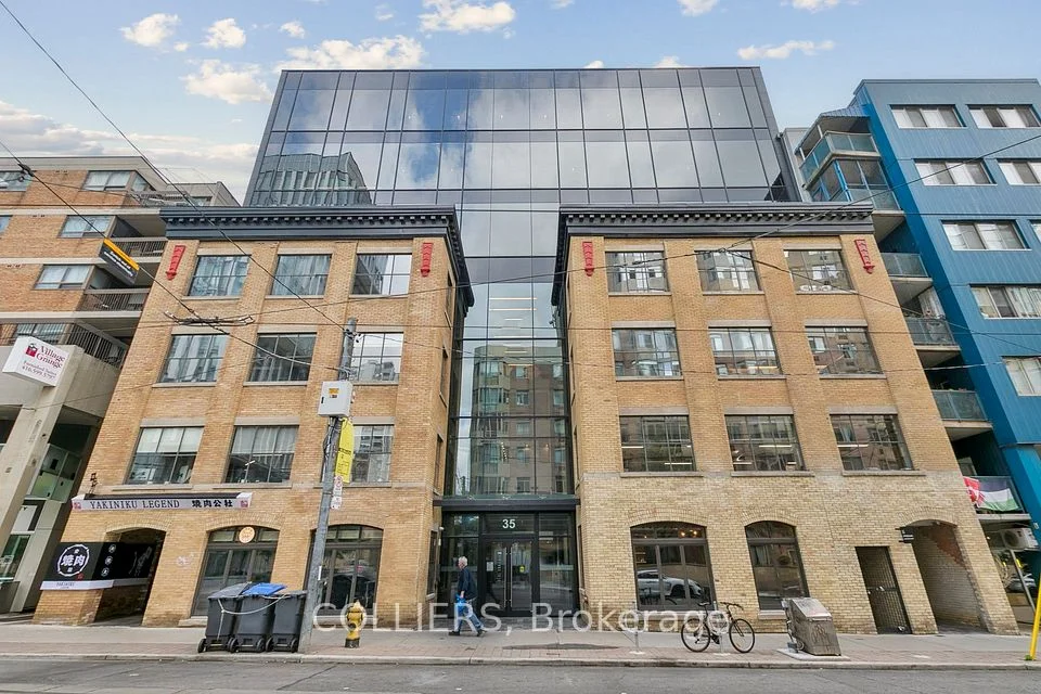 35 McCaul Street 201, Toronto C01, ON M5T 1V7
