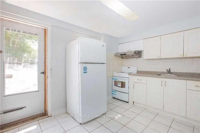 43 Wolseley Street BSMT, Toronto C01, ON M5T 1A3