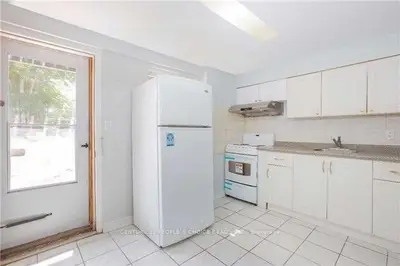 Att/Row/Townhouse in Toronto