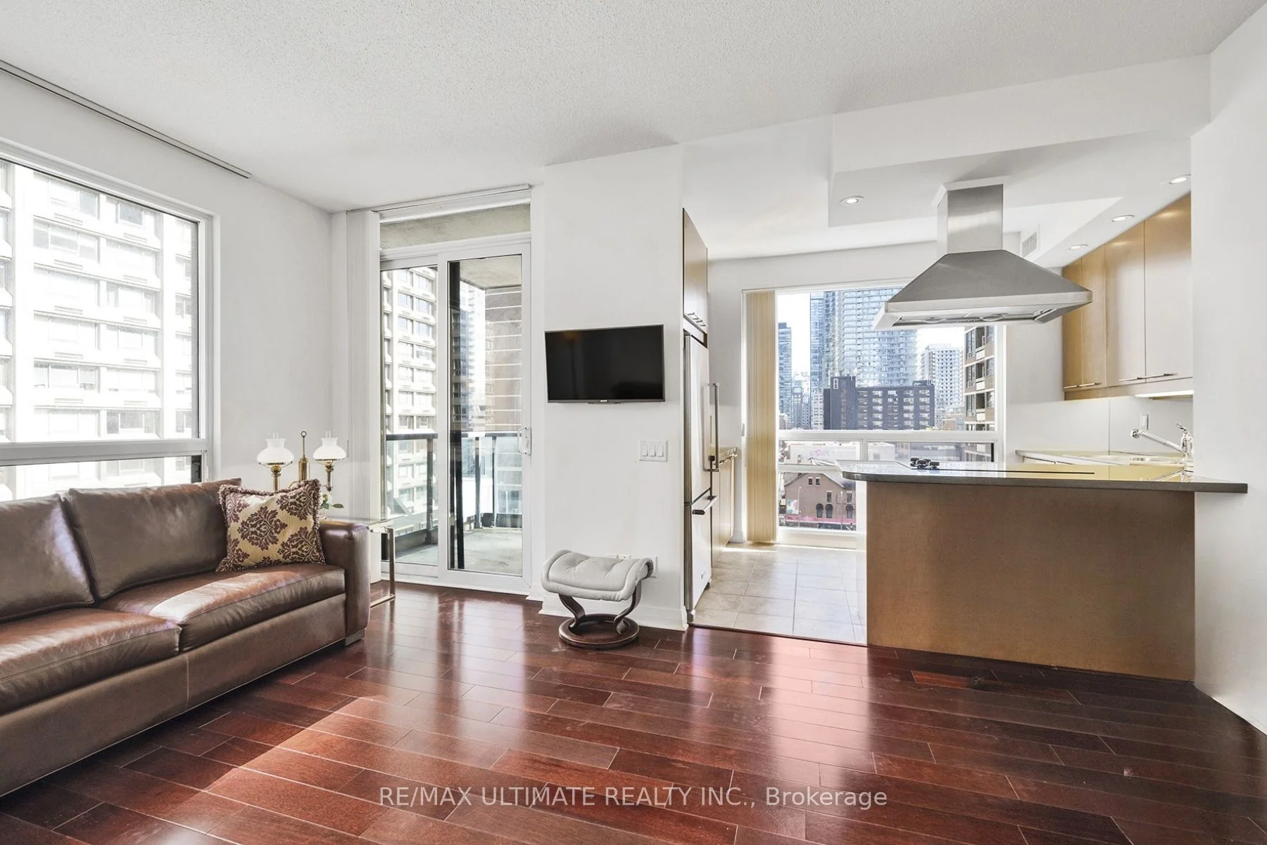 1121 Bay Street 707, Toronto C01, ON M5S 3L9