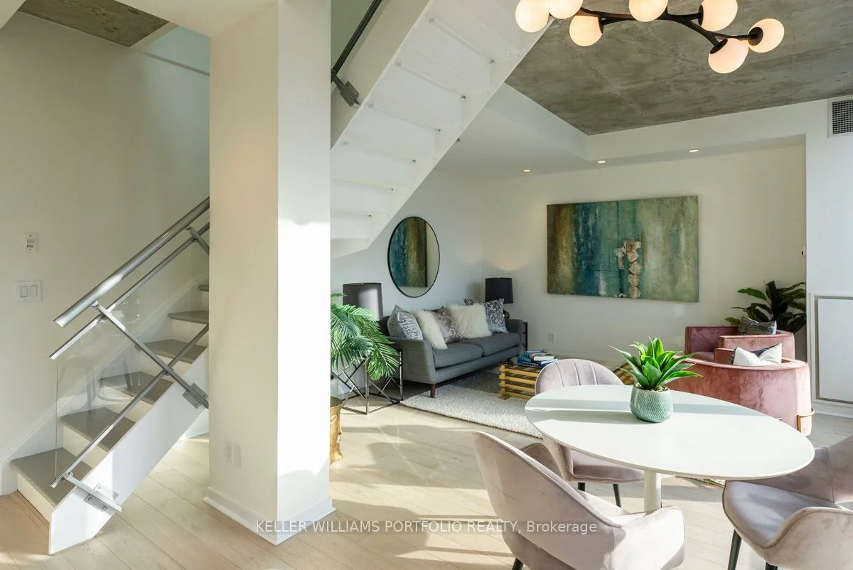 301 Markham Street 806, Toronto C01, ON M6J 3X2