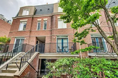 Condo Townhouse in Toronto