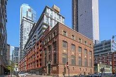 21 Nelson Street 605, Toronto C01, On M5v 3h9