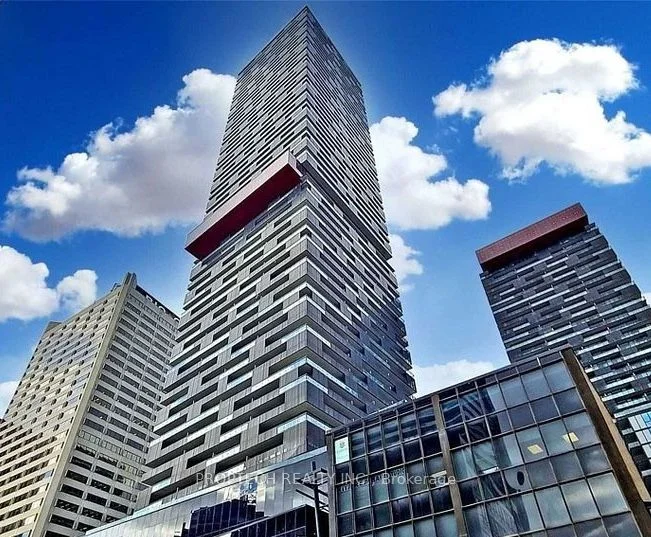 8 Eglinton Avenue E 2002, Toronto C10, ON M4P 0C1