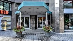 38 Elm Street 2313, Toronto C01, ON M5G 2K5